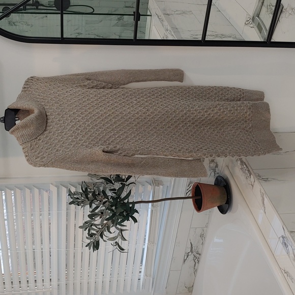 Winter dress with long sleeves - Picture 2 of 6